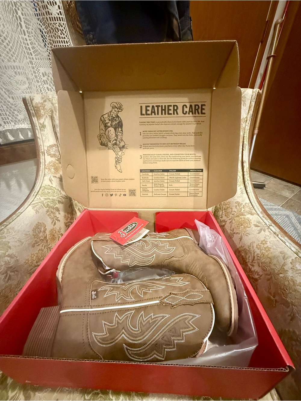 NWT Justin Dezi Brown Cowhide Western Boots Women’s 8B Square Toe
